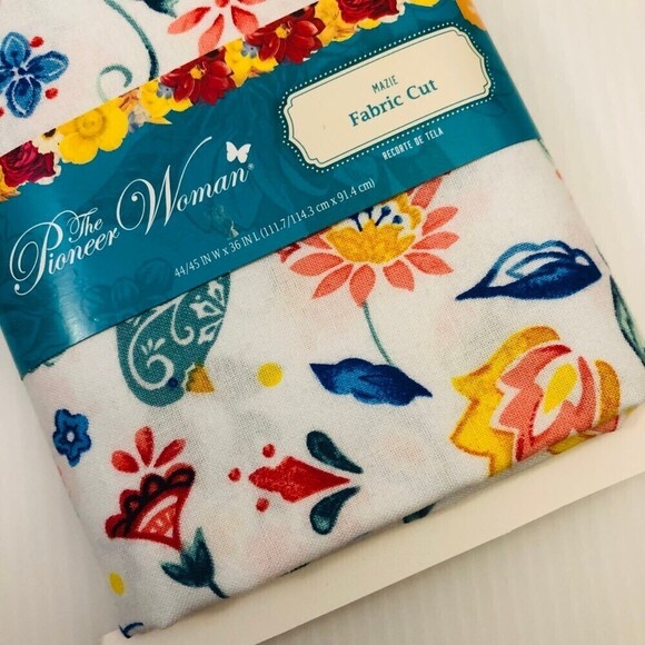 Pioneer Woman 44" x 1 Yard Cotton Mazie Fabric Precut - Picture 4 of 4